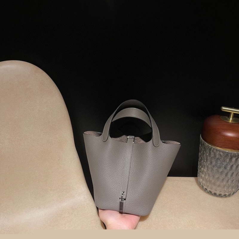 H**mes shopping bags